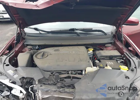 2019 Jeep Cherokee Latitude Plus 4X4 from USA, damaged, VIN 1C4PJMLX5KD310863